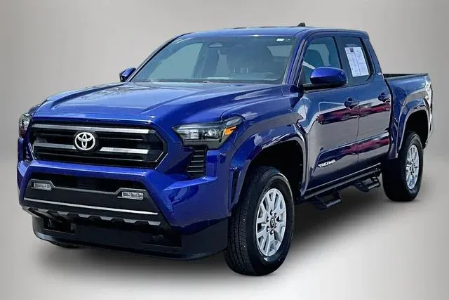 2024 Toyota Tacoma SR5 thumbnail 2