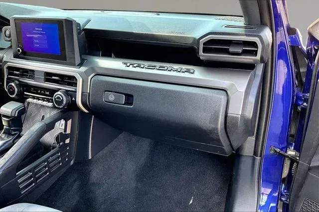 2024 Toyota Tacoma SR5 thumbnail 21