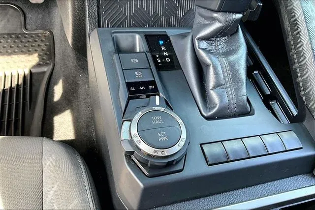 2024 Toyota Tacoma SR5 thumbnail 24
