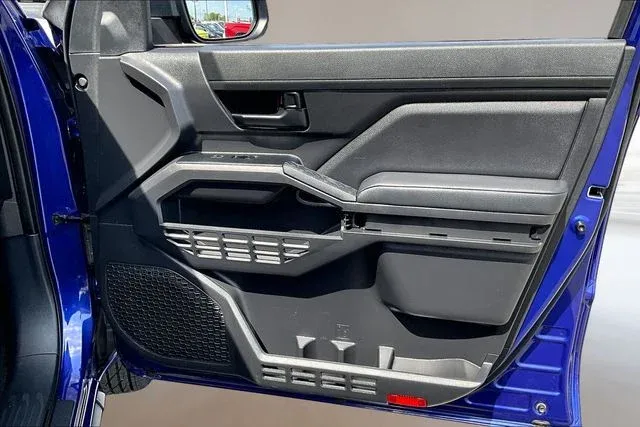 2024 Toyota Tacoma SR5 thumbnail 25