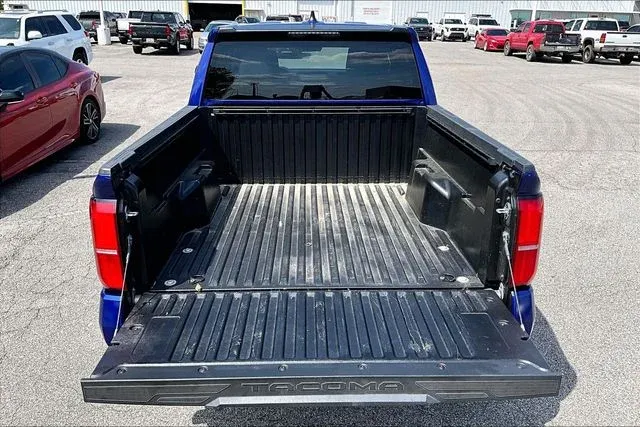 2024 Toyota Tacoma SR5 thumbnail 29