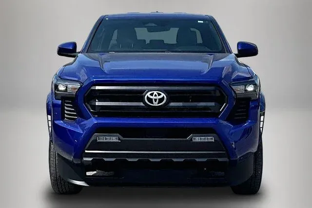 2024 Toyota Tacoma SR5 thumbnail 3