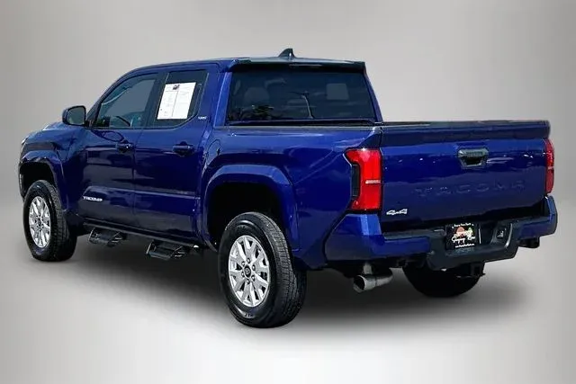 2024 Toyota Tacoma SR5 thumbnail 4
