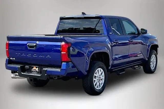 2024 Toyota Tacoma SR5 thumbnail 5