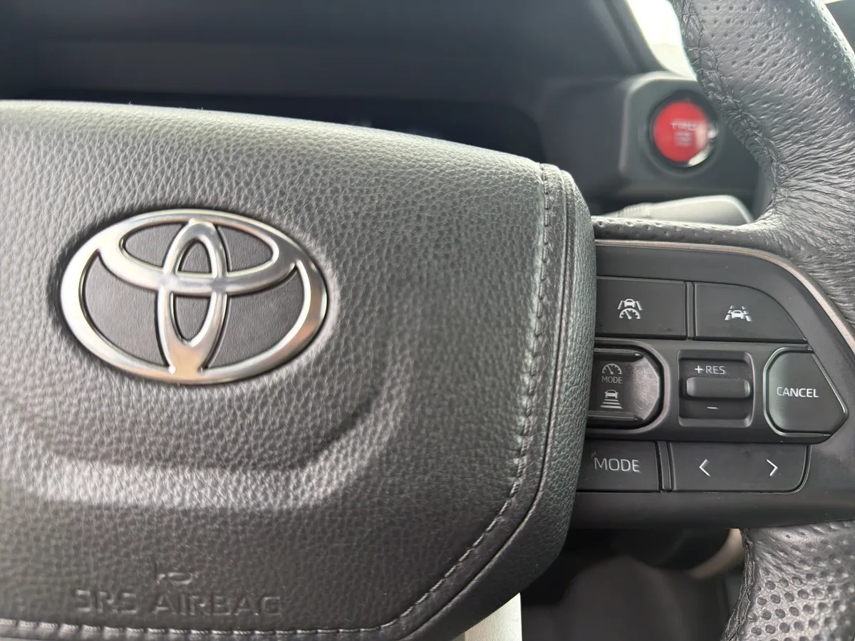 2024 Toyota Tacoma TRD Off-Road thumbnail 11
