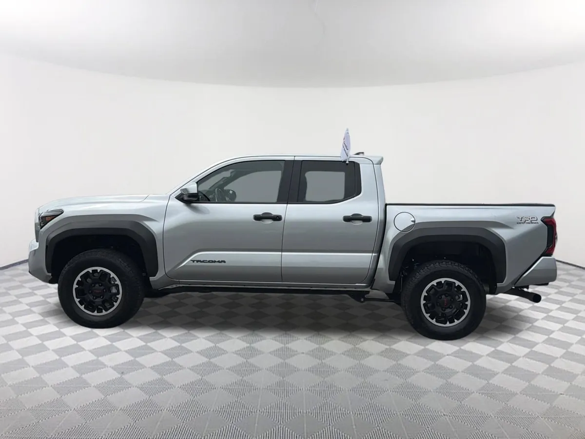 2024 Toyota Tacoma TRD Off-Road thumbnail 14