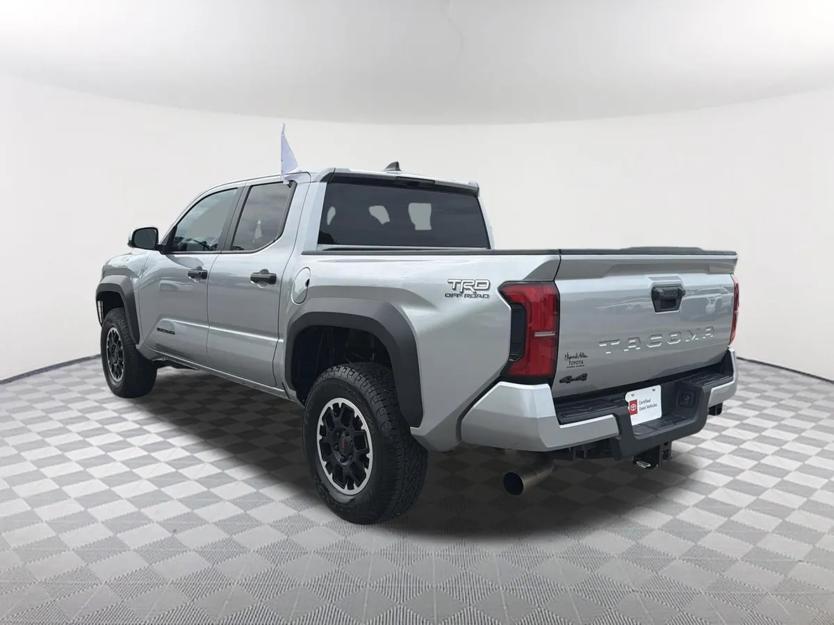 2024 Toyota Tacoma TRD Off-Road thumbnail 15