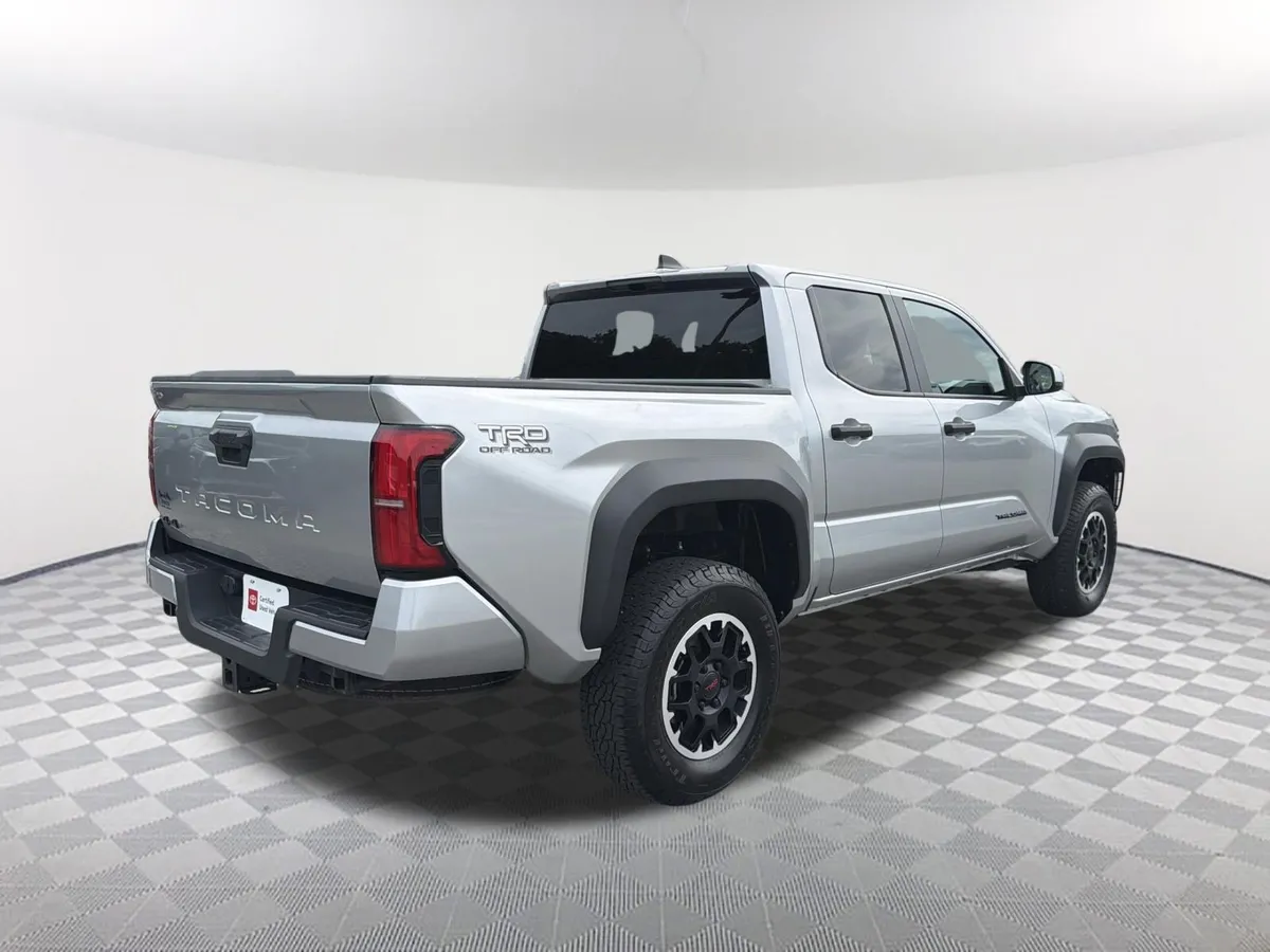 2024 Toyota Tacoma TRD Off-Road thumbnail 17