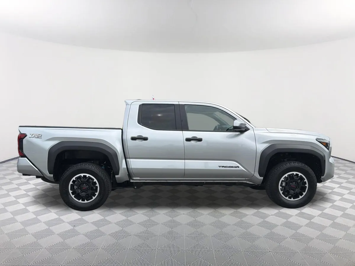 2024 Toyota Tacoma TRD Off-Road thumbnail 18