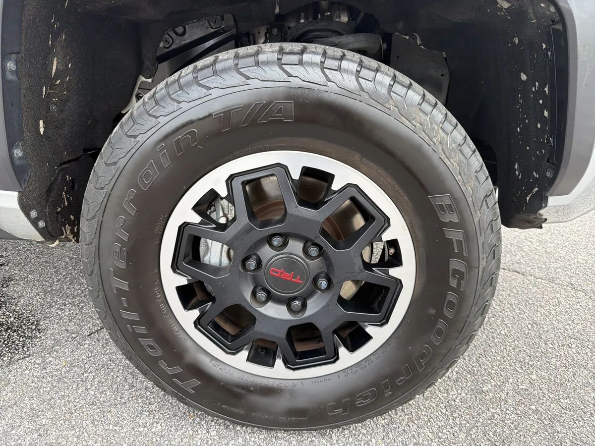 2024 Toyota Tacoma TRD Off-Road thumbnail 23