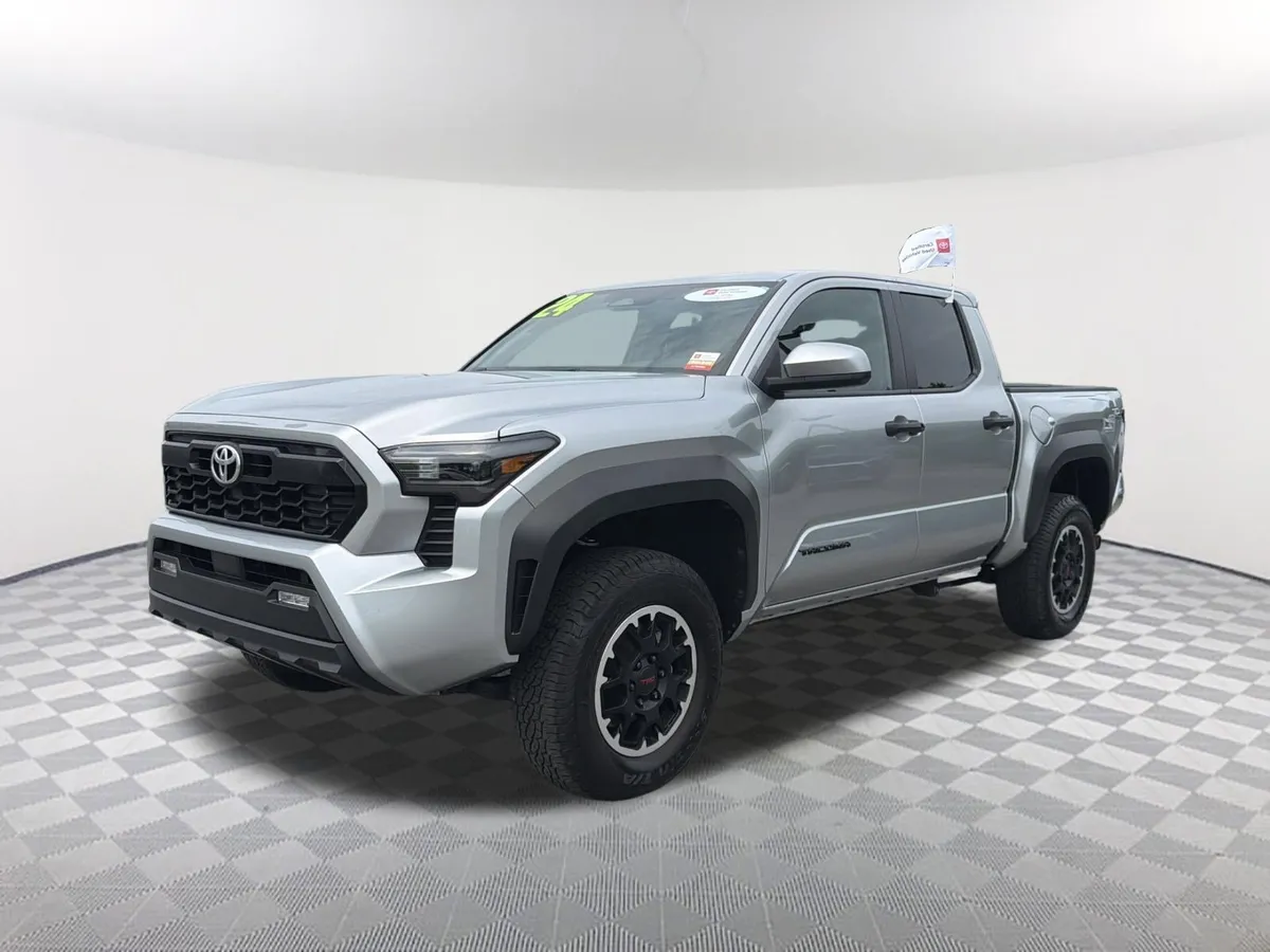 2024 Toyota Tacoma TRD Off-Road thumbnail 3