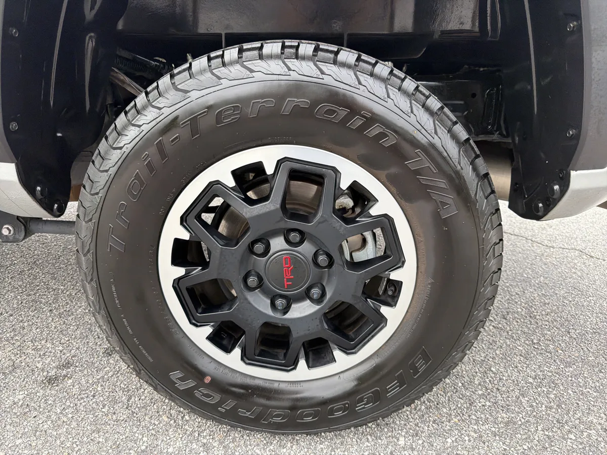 2024 Toyota Tacoma TRD Off-Road thumbnail 30