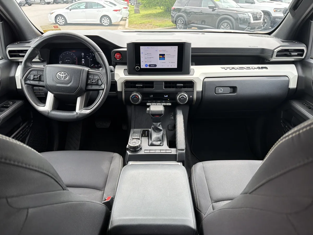2024 Toyota Tacoma TRD Off-Road thumbnail 4