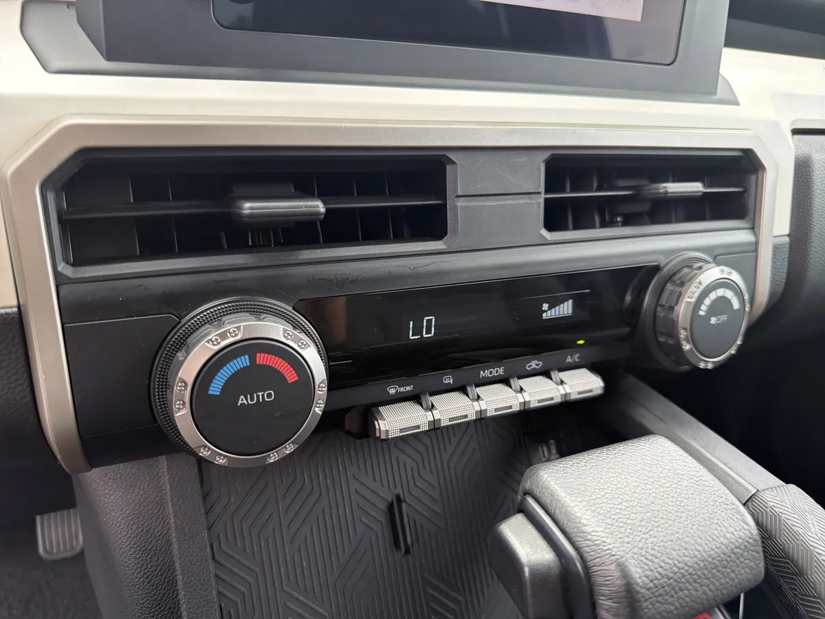 2024 Toyota Tacoma TRD Off-Road thumbnail 8
