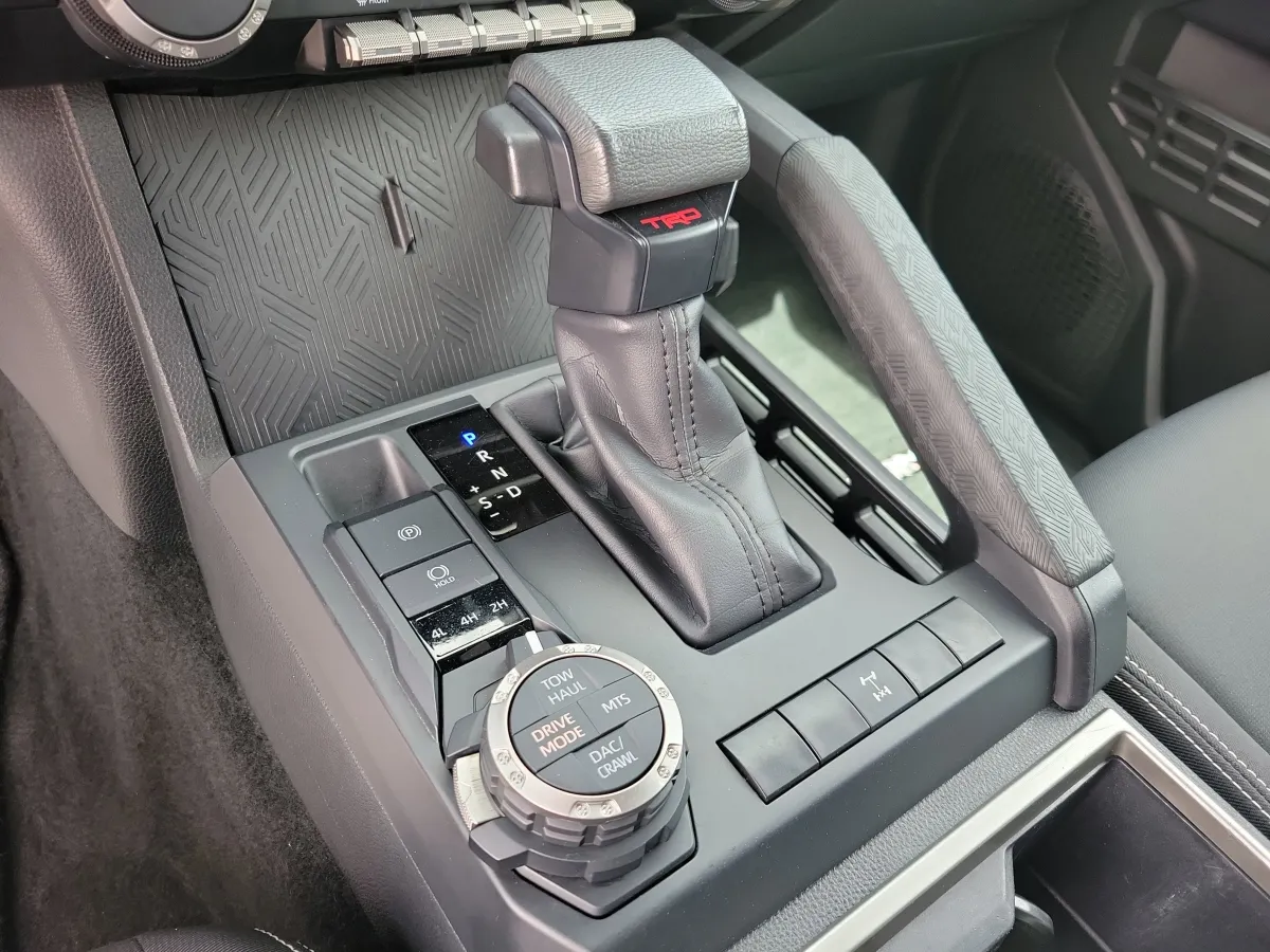 2024 Toyota Tacoma TRD Off Road thumbnail 11