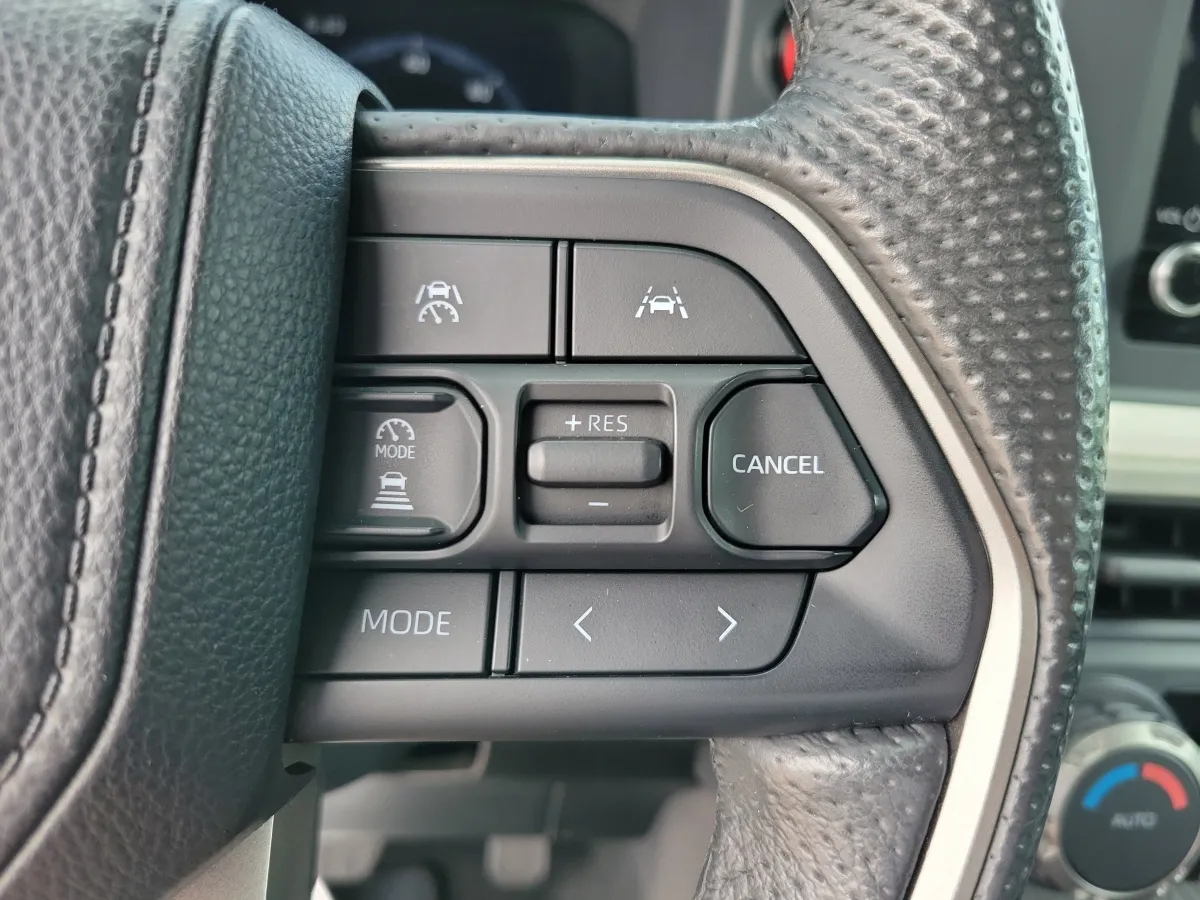 2024 Toyota Tacoma TRD Off Road thumbnail 15