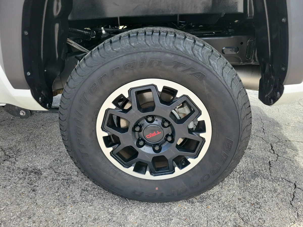 2024 Toyota Tacoma TRD Off Road thumbnail 25