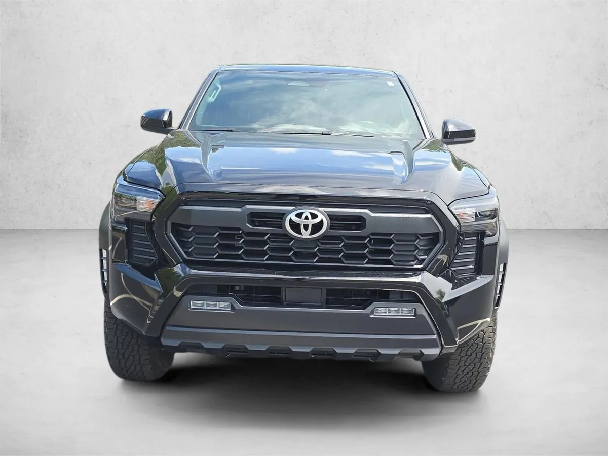 2024 Toyota Tacoma TRD Off Road thumbnail 2
