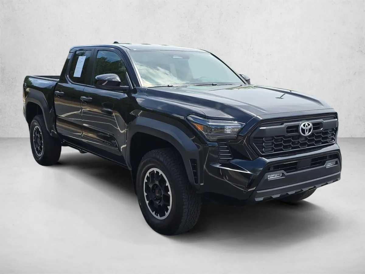 2024 Toyota Tacoma TRD Off Road thumbnail 3