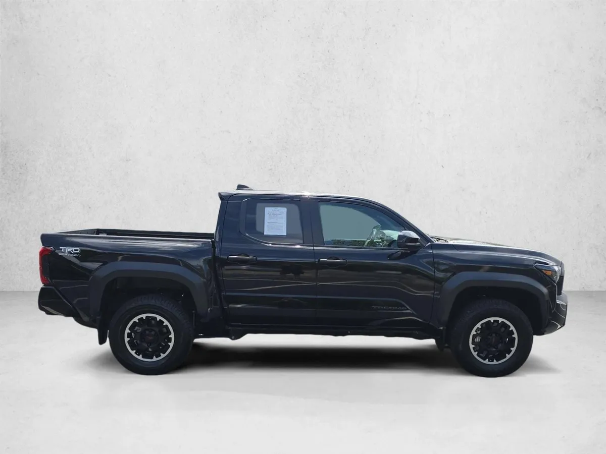 2024 Toyota Tacoma TRD Off Road thumbnail 4