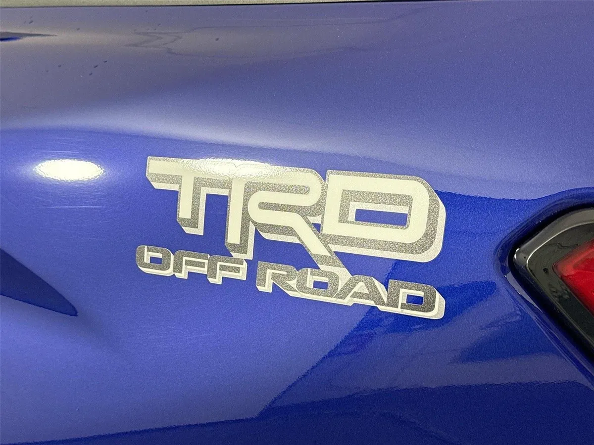 2024 Toyota Tacoma TRD Off-Road thumbnail 11