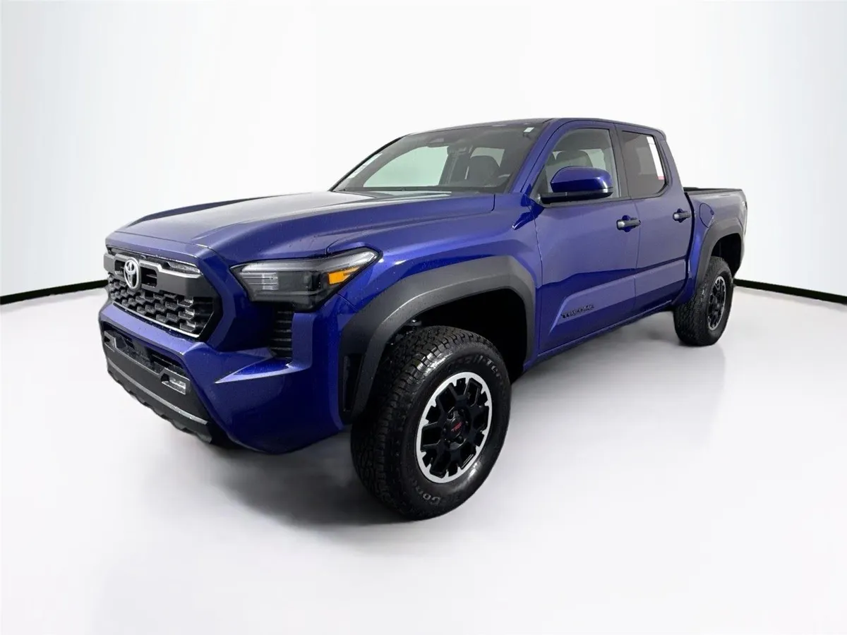 2024 Toyota Tacoma TRD Off-Road thumbnail 2