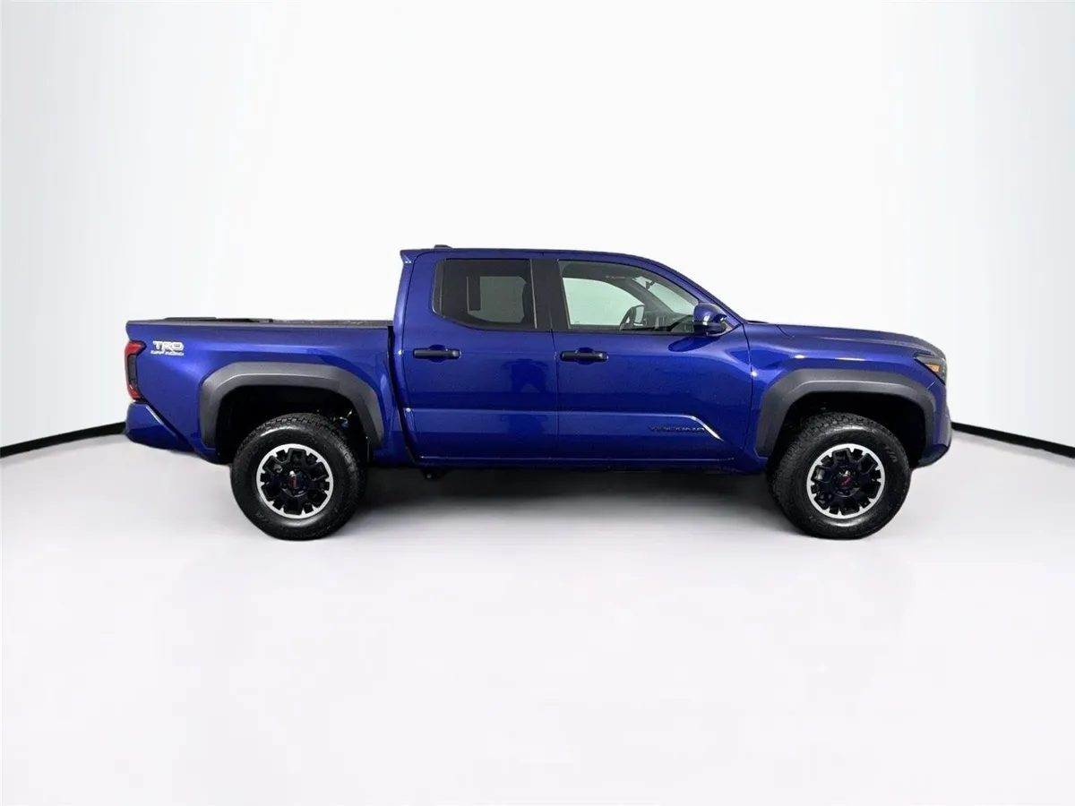 2024 Toyota Tacoma TRD Off-Road thumbnail 5