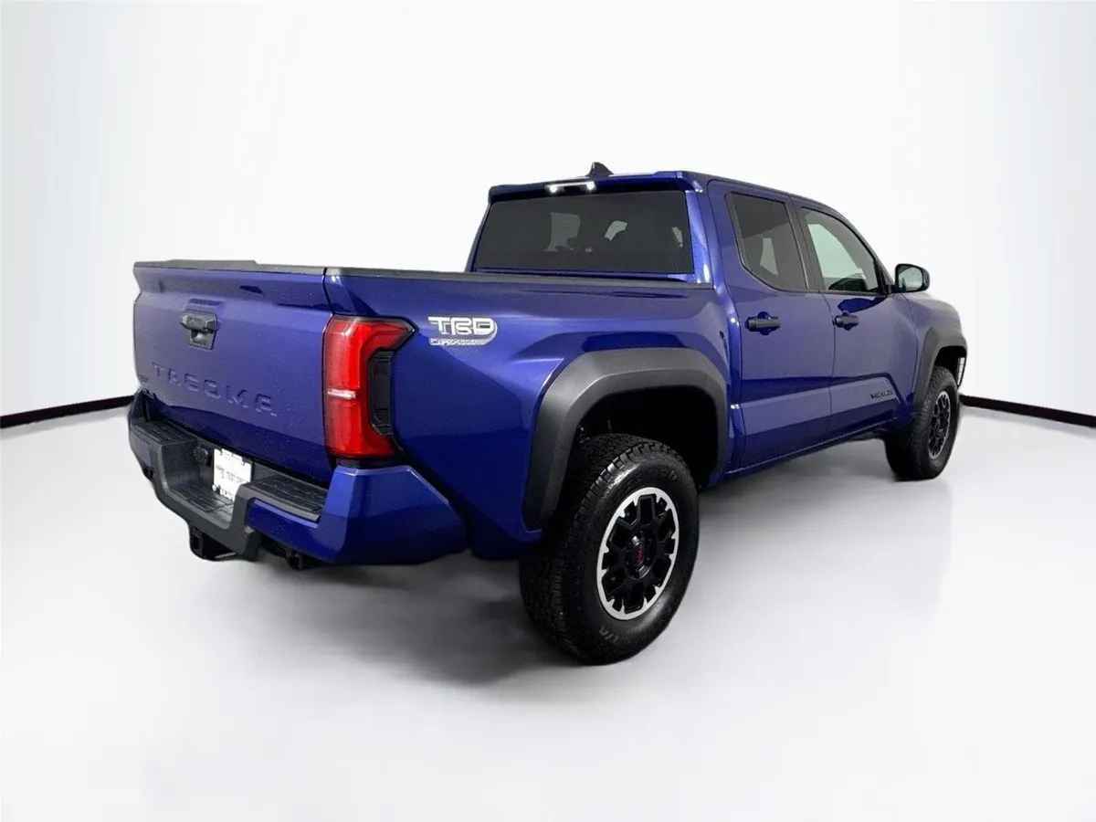 2024 Toyota Tacoma TRD Off-Road thumbnail 6