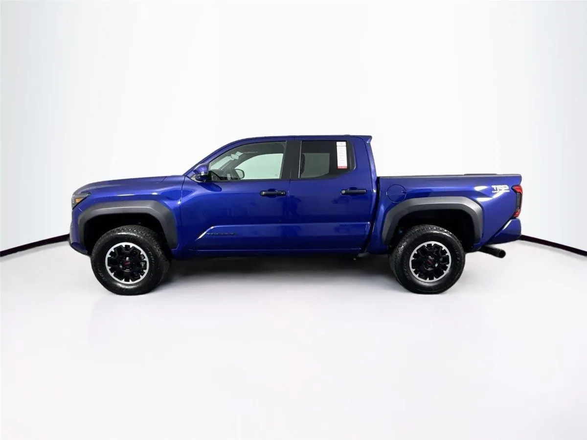 2024 Toyota Tacoma TRD Off-Road thumbnail 9