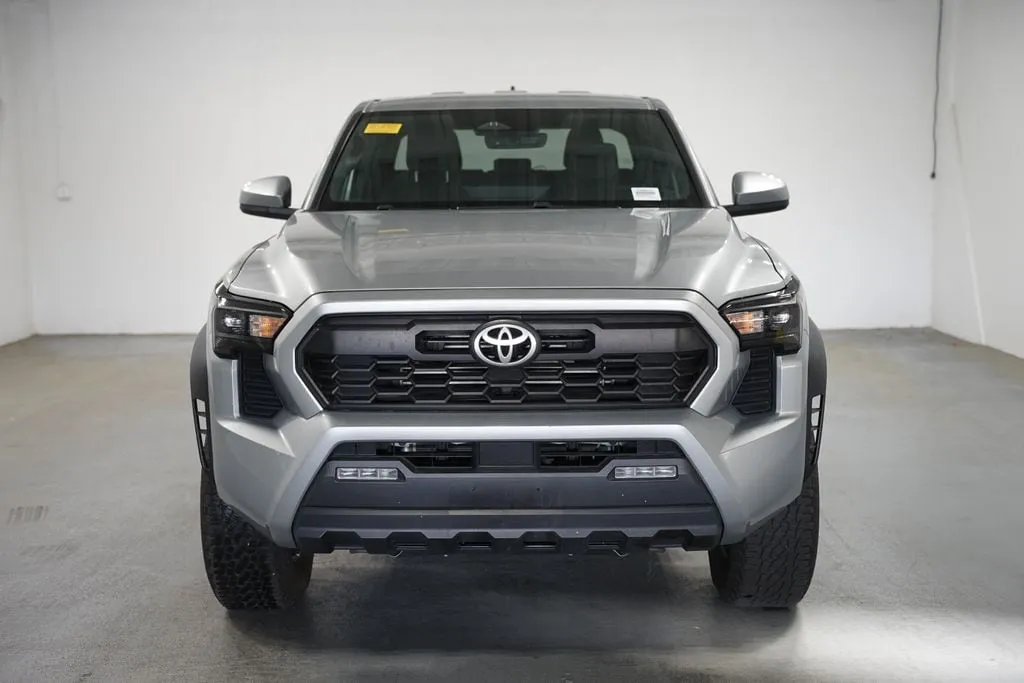 2024 Toyota Tacoma TRD Off-Road thumbnail 2