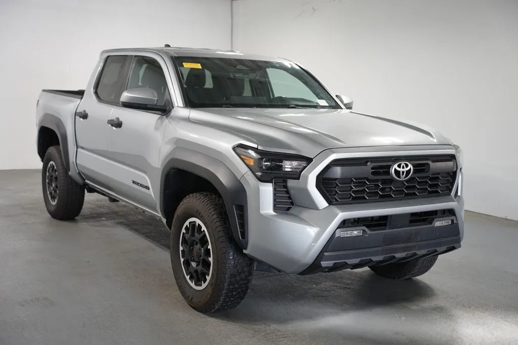 2024 Toyota Tacoma TRD Off-Road thumbnail 3