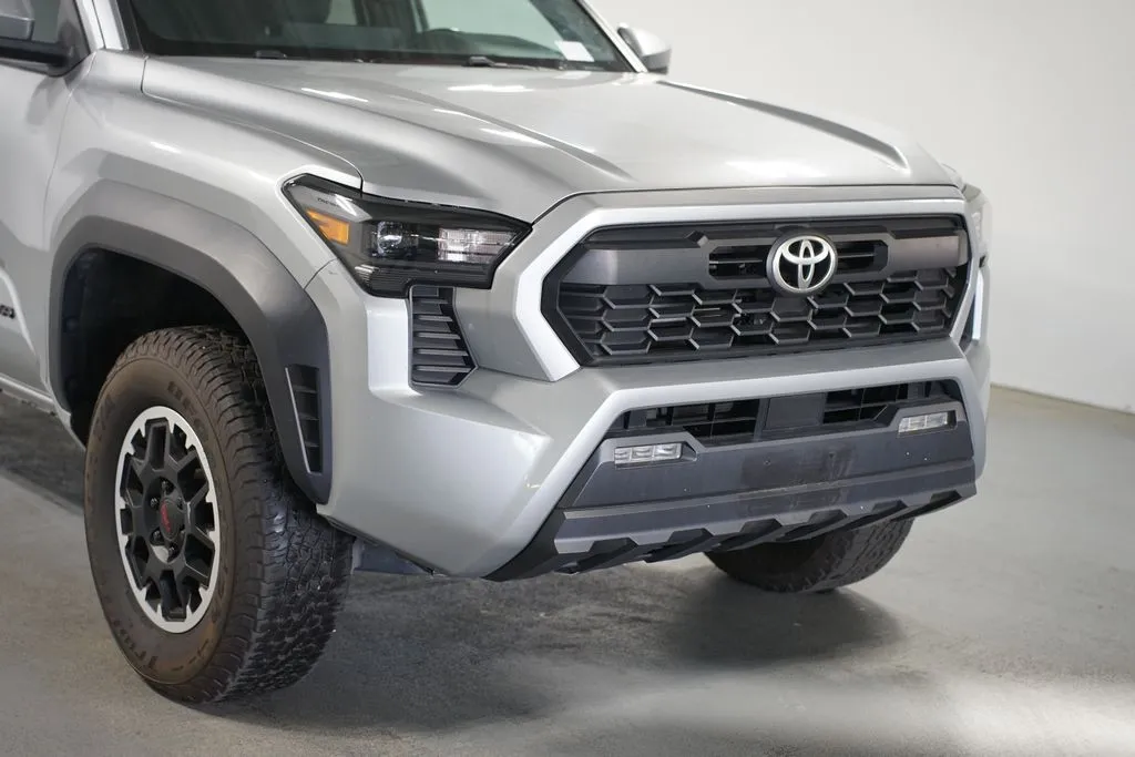 2024 Toyota Tacoma TRD Off-Road thumbnail 4