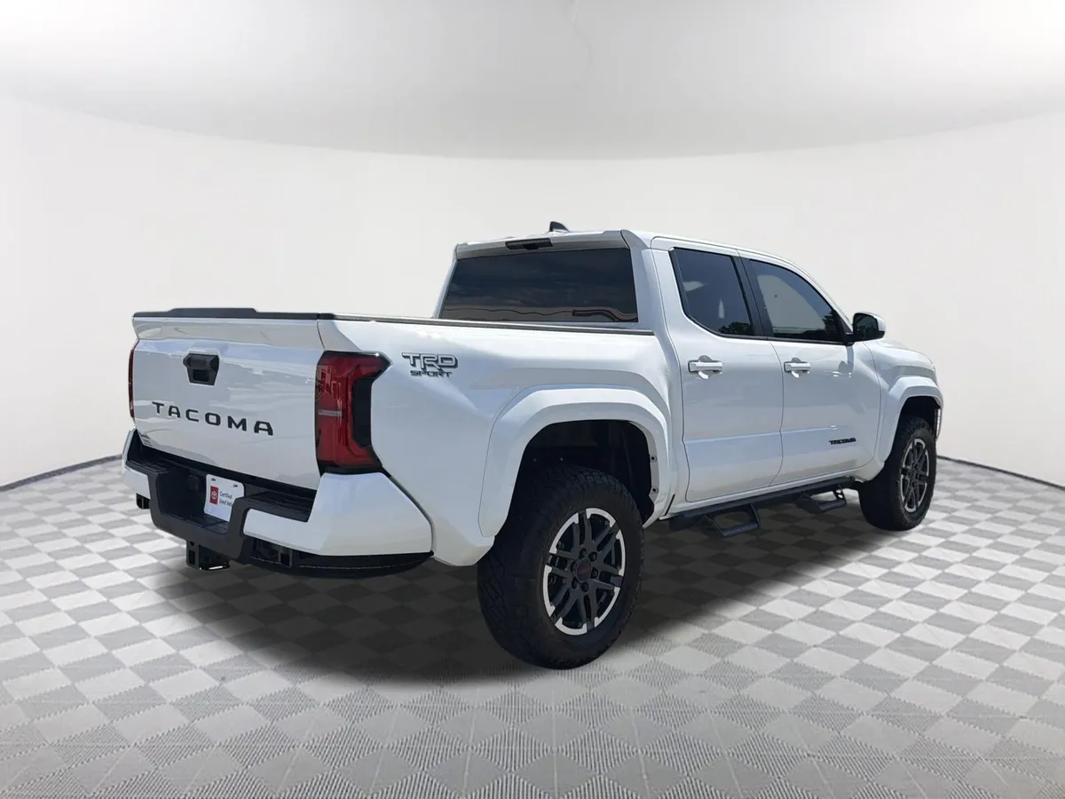 2024 Toyota Tacoma TRD Sport thumbnail 17