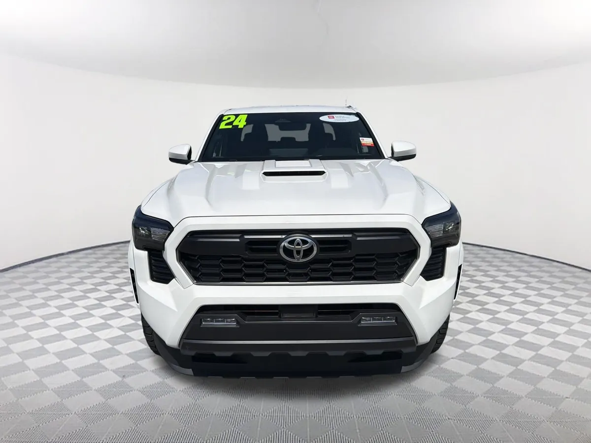 2024 Toyota Tacoma TRD Sport thumbnail 2