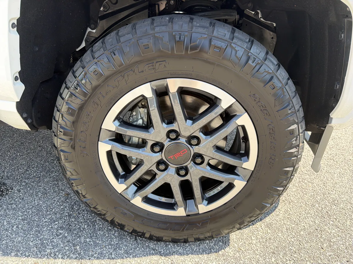 2024 Toyota Tacoma TRD Sport thumbnail 23