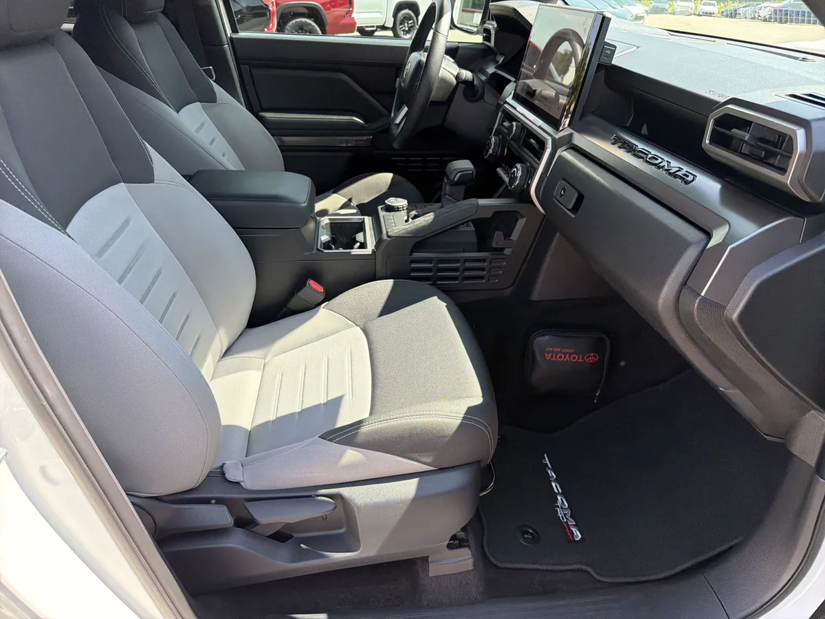2024 Toyota Tacoma TRD Sport thumbnail 24