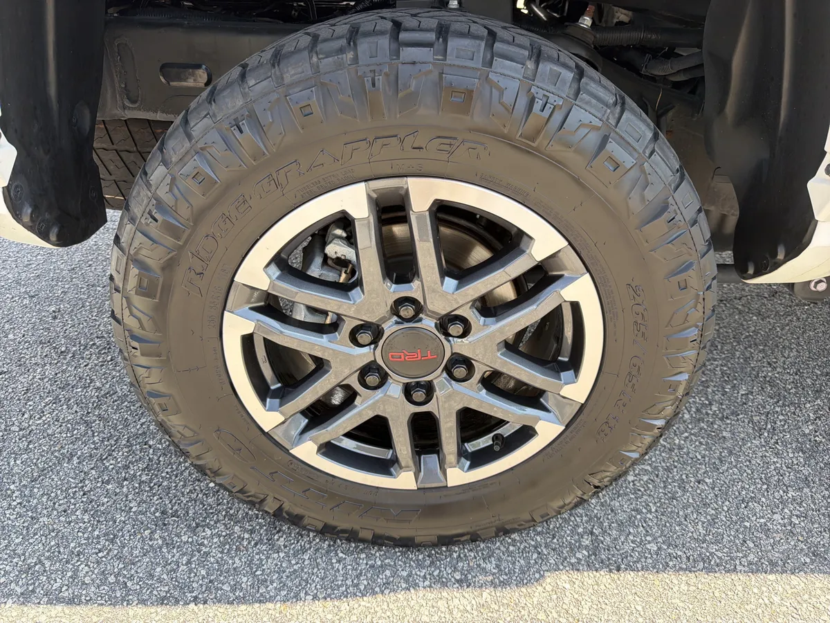 2024 Toyota Tacoma TRD Sport thumbnail 28