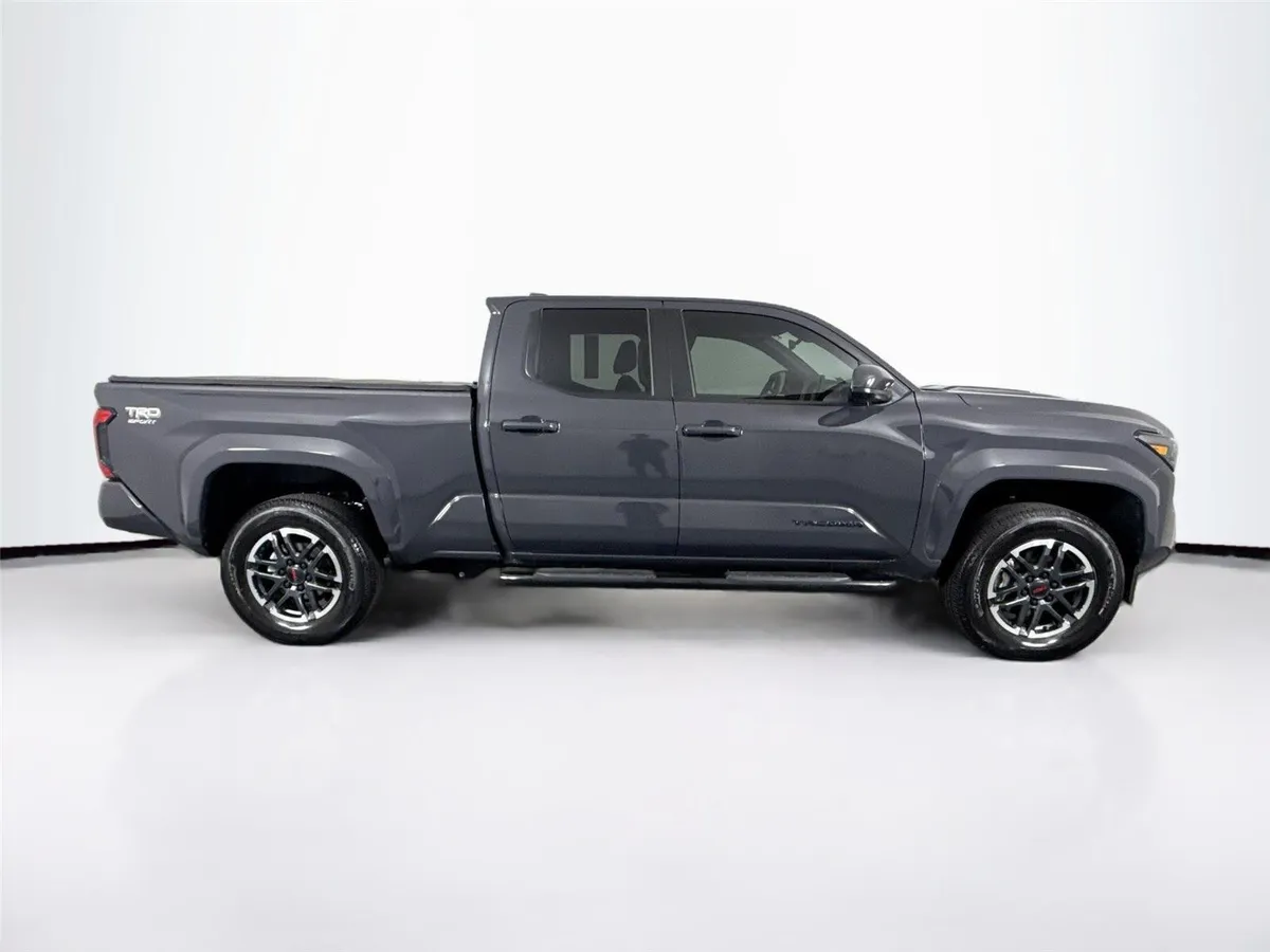 2024 Toyota Tacoma TRD Sport thumbnail 10