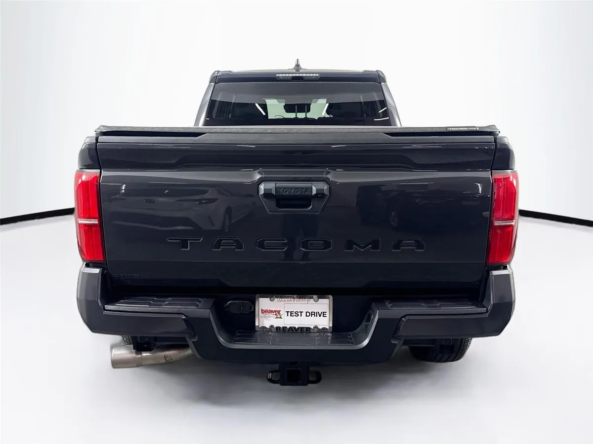 2024 Toyota Tacoma TRD Sport thumbnail 11