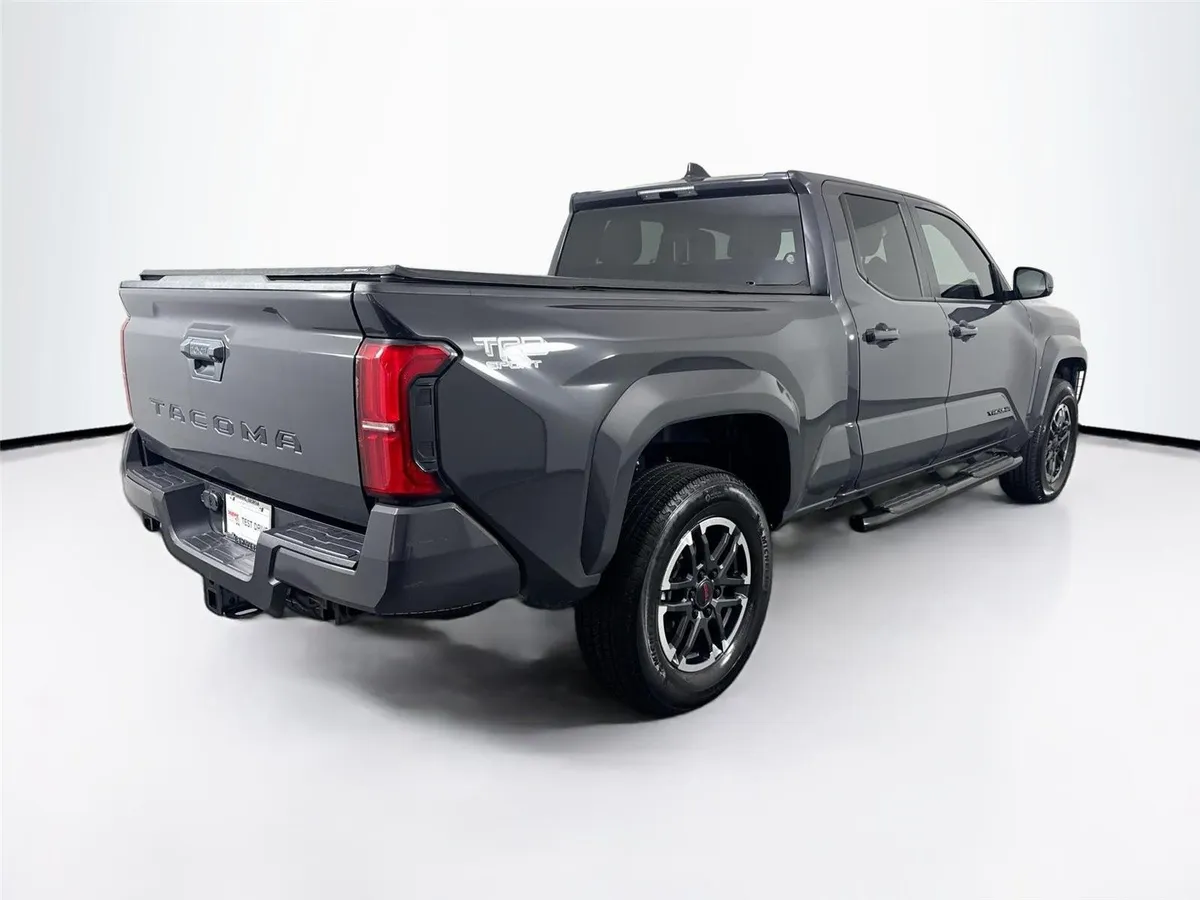 2024 Toyota Tacoma TRD Sport thumbnail 2