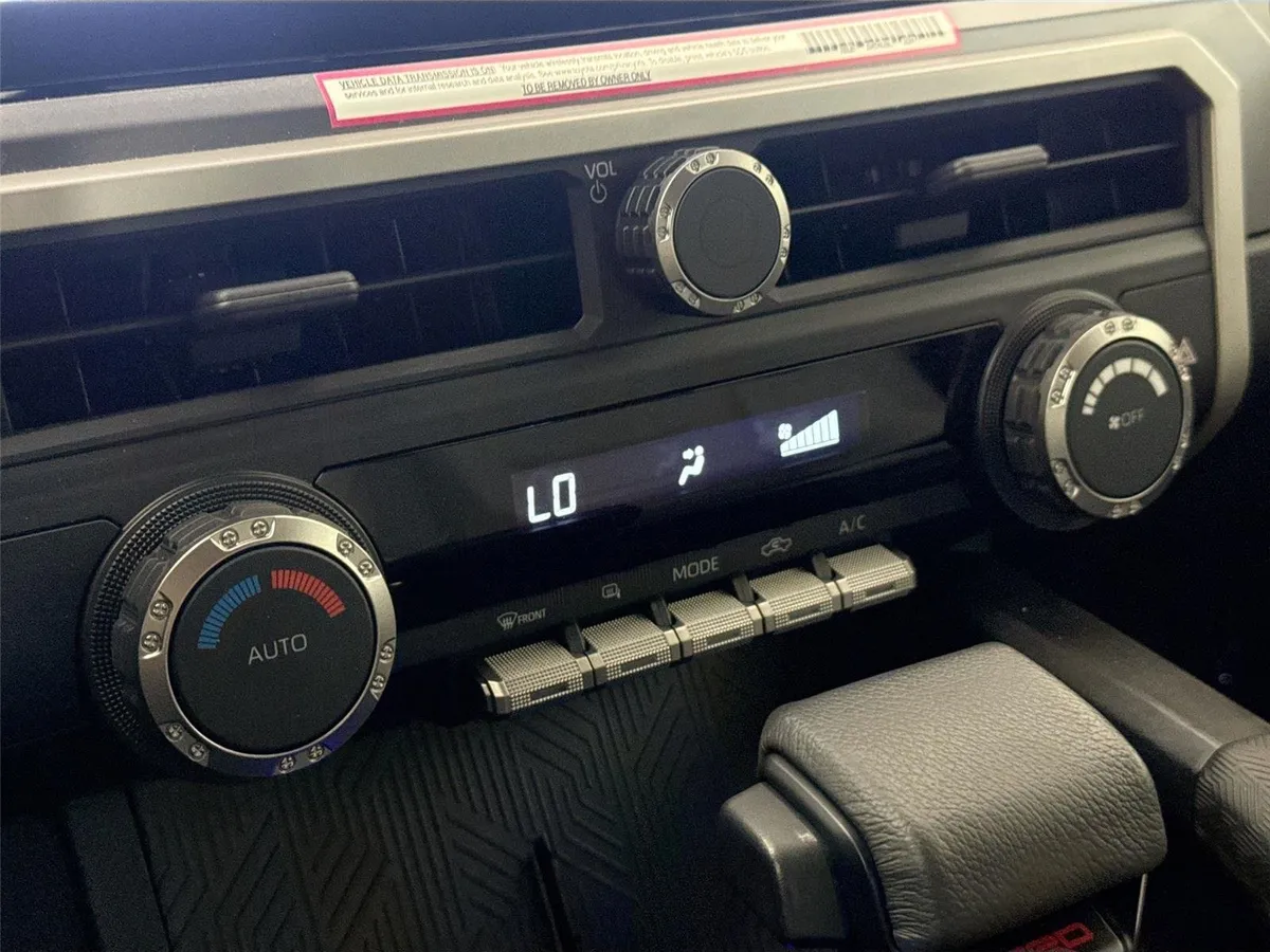 2024 Toyota Tacoma TRD Sport thumbnail 24