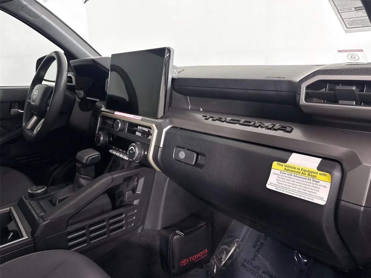2024 Toyota Tacoma TRD Sport thumbnail 38