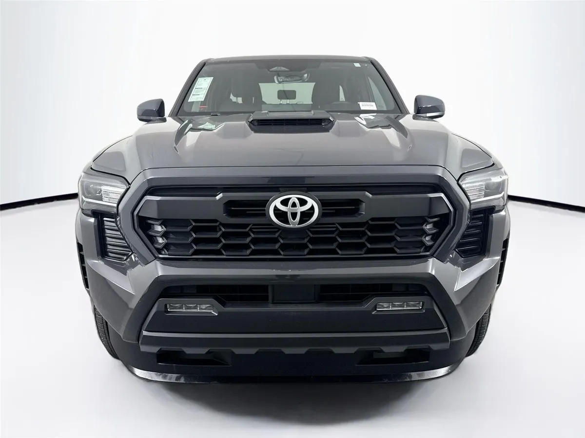 2024 Toyota Tacoma TRD Sport thumbnail 8