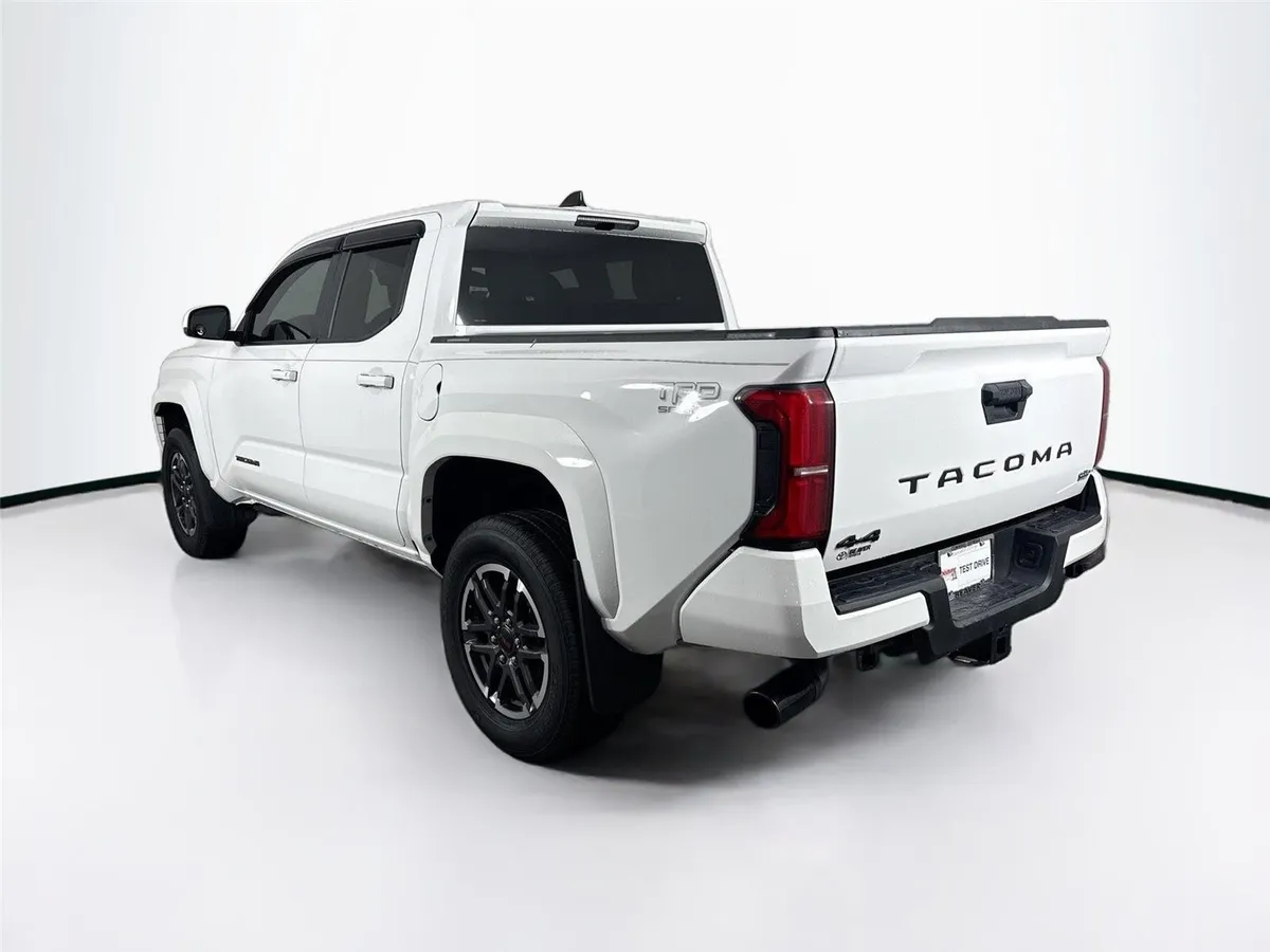 2024 Toyota Tacoma TRD Sport thumbnail 12