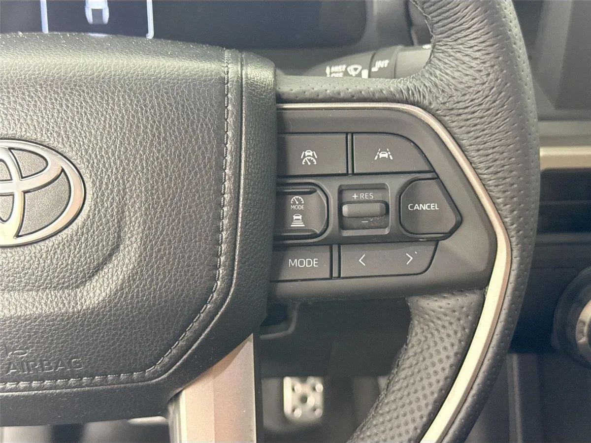 2024 Toyota Tacoma TRD Sport thumbnail 18