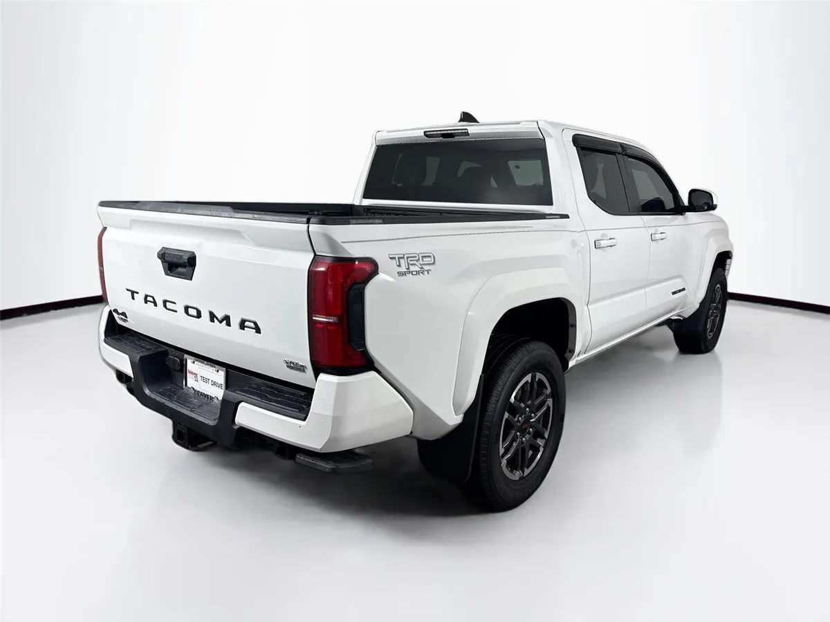 2024 Toyota Tacoma TRD Sport thumbnail 2