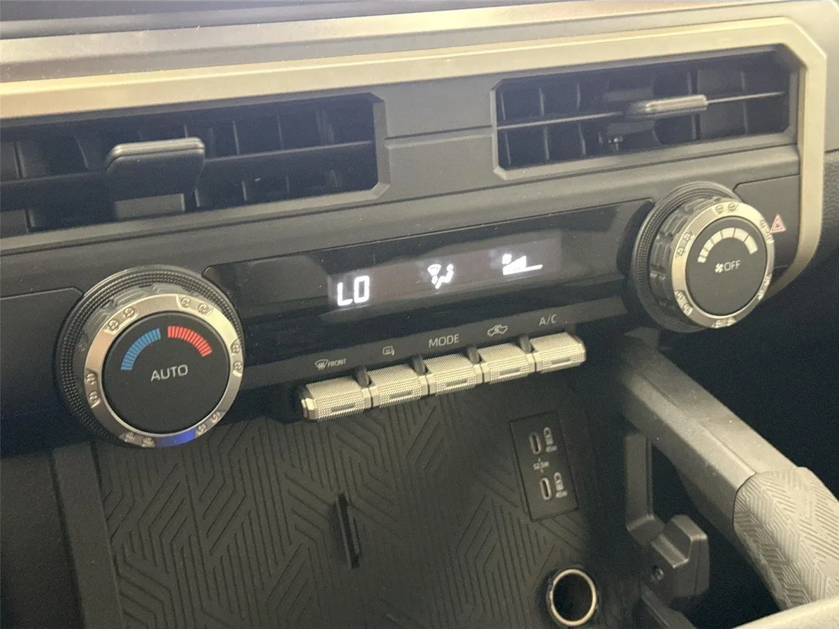 2024 Toyota Tacoma TRD Sport thumbnail 24