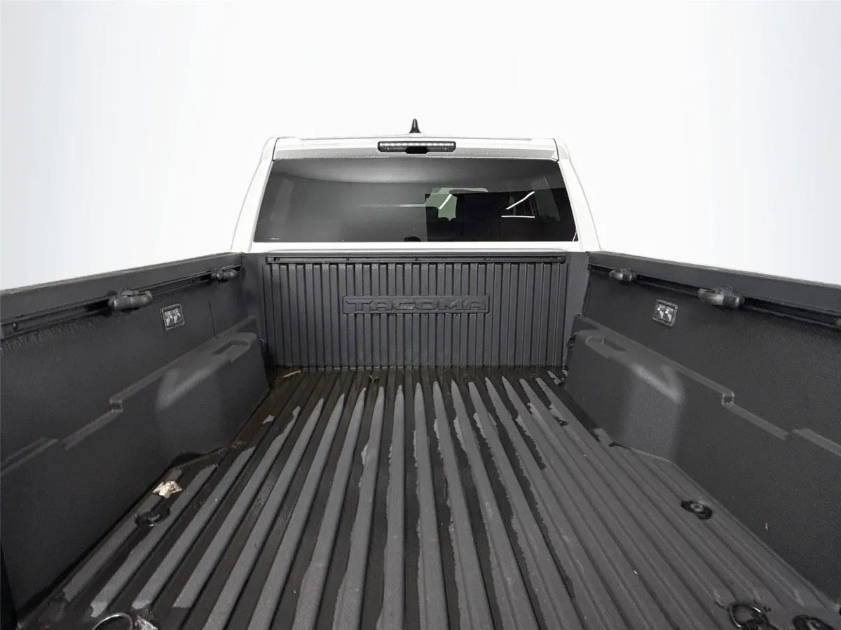 2024 Toyota Tacoma TRD Sport thumbnail 36
