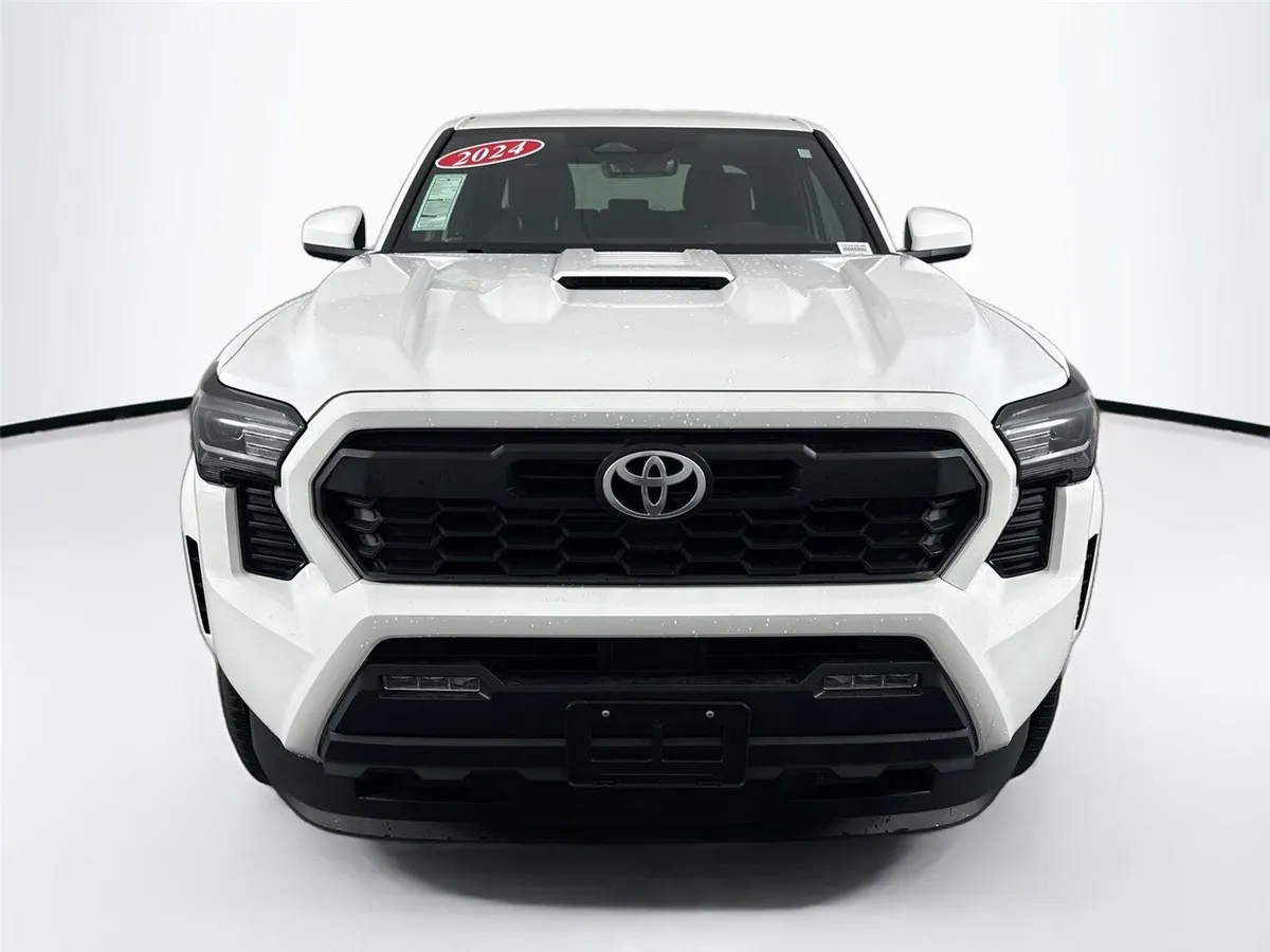 2024 Toyota Tacoma TRD Sport thumbnail 8