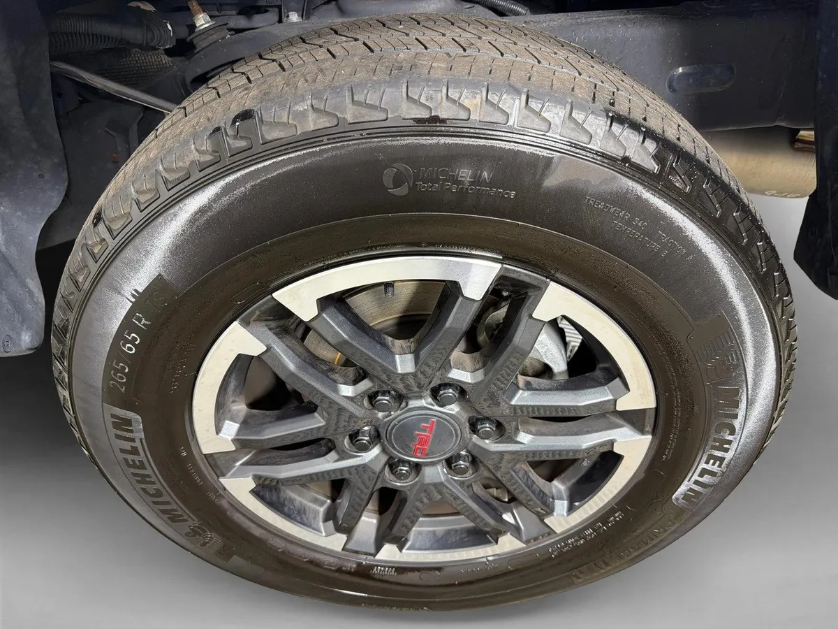 2024 Toyota Tacoma TRD Sport thumbnail 19